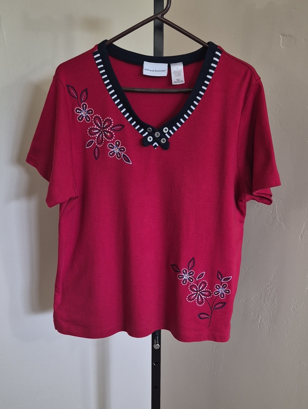 Alfred Dunner Red Short-Sleeve Top with Floral Embroidery Size Medium